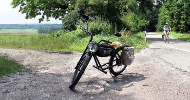 E-Moped und Fahrrad