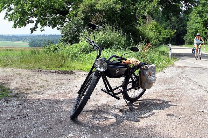 E-Moped und Fahrrad