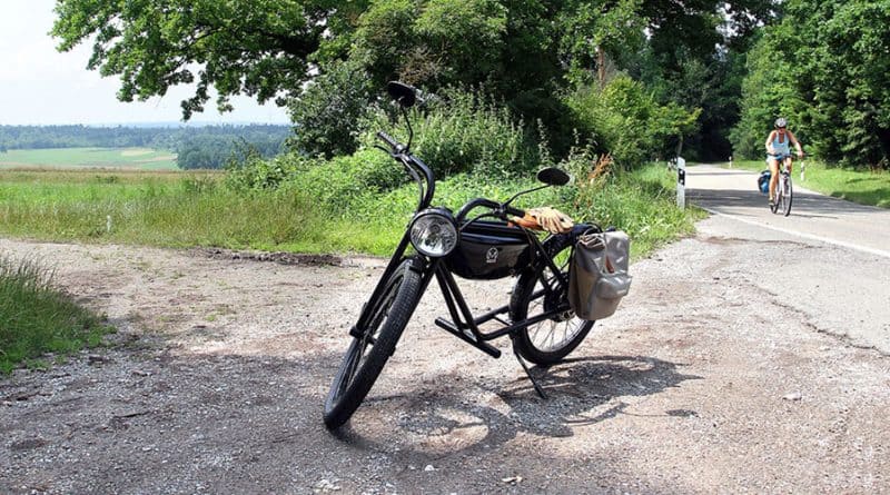 E-Moped und Fahrrad