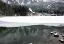 Teilweise zugefrorener Eibsee mit dünner Eisdecke
