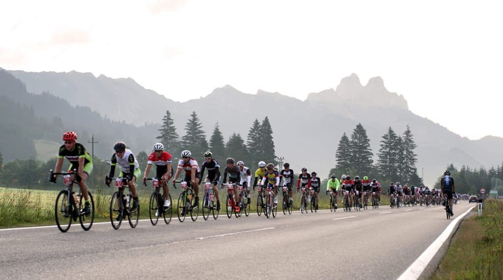 Hunderte Rennradler sind auf der Strecke beim Radmarathon Tannheimer Tal
