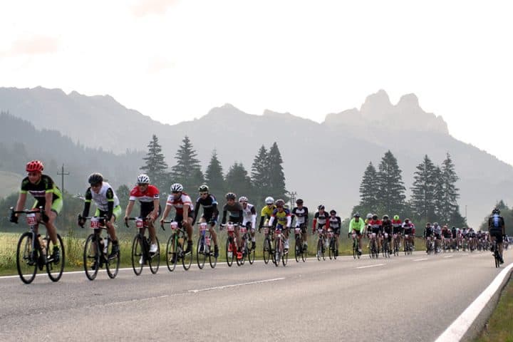 Hunderte Rennradler sind auf der Strecke beim Radmarathon Tannheimer Tal