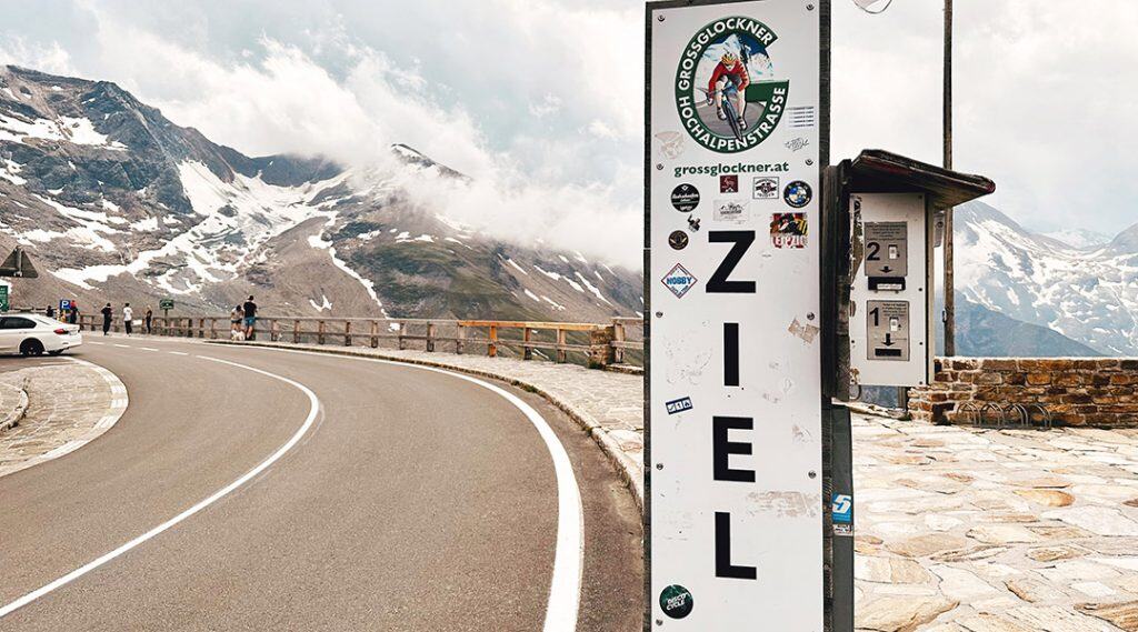 Ziel-Tafel am Fuscher Törl auf 2.428 m