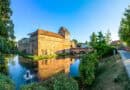 Die Wasserburg und der angrenzende Burgpark in Bad Vilbel