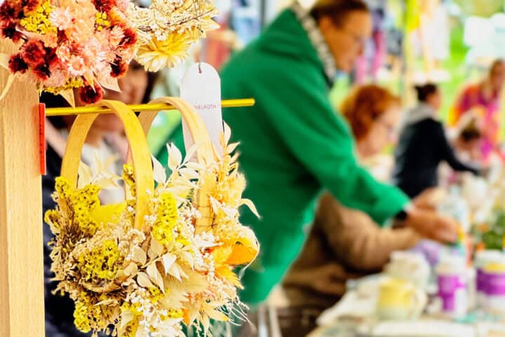 Der erste Mäd Made Market lädt mit bunten Ständen zum Verweilen ein