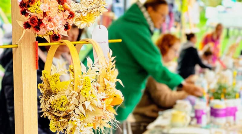 Der erste Mäd Made Market lädt mit bunten Ständen zum Verweilen ein
