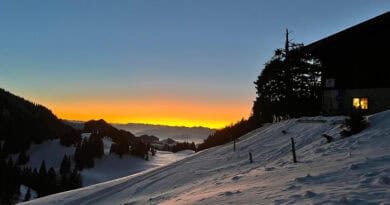 <img class="plus-badge" src="https://www.hochblau.com/wp-content/uploads/2025/04/hb-plus.png" alt="PLUS-Artikel" style="vertical-align: middle; margin-right: 5px; height: 20px;" />Priener Hütte im Winter: Berggastfreundschaft mit Herz