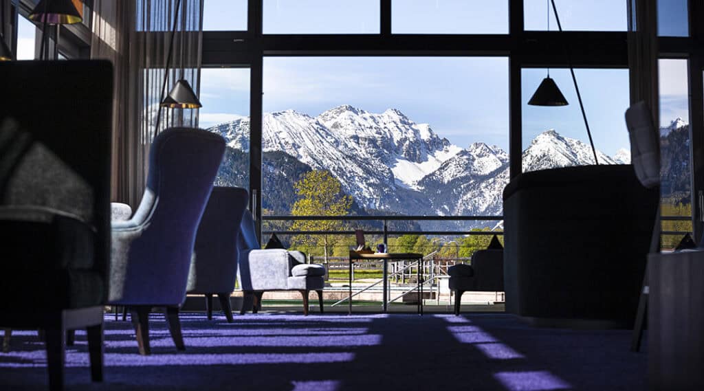 Blick aus dem Hotel auf die Bergwelt rund um Schwangau.