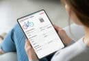 Gebrauchtes E-Bike kaufen: Auf einem Tablet ist das digitale Zertifikat „Certified by Bosch“ mit Angaben zu Akku, Antrieb und E-Bike-System zu sehen.