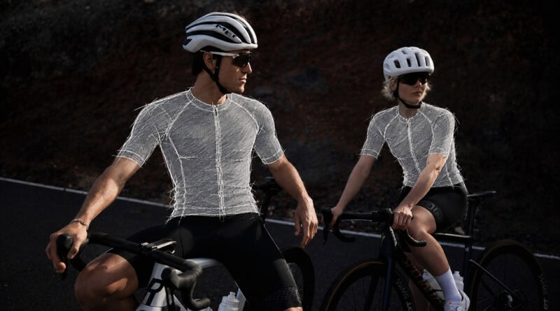 Zwei Rennradfahrer mit grafisch skizzierten Radtrikots als Motiv zum SQlab Community Design Contest 2027.